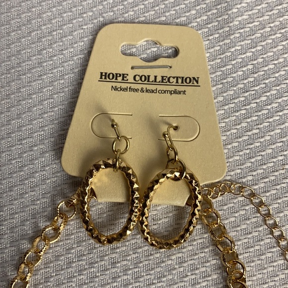 Hope Collection Jewelry Goldtone Pendant Necklace & Drop Earrings Set Retro Chic - Picture 6 of 11